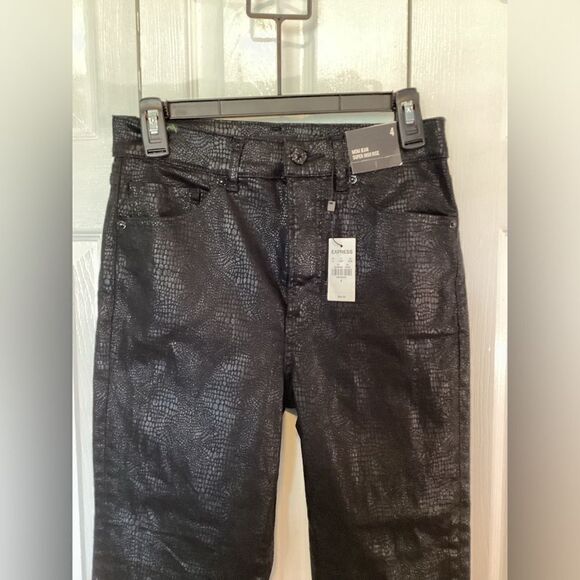 Express - Women’s Black Snakeskin Super High Rise Mom Jeans - Sz 4 - Picture 5 of 5